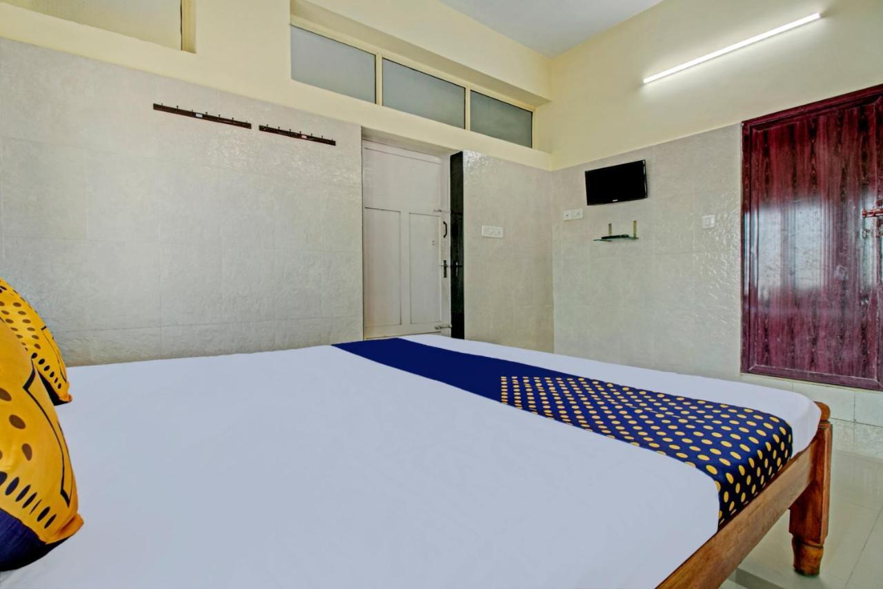 Spot On J P Tourist Home Kollam Ngoại thất bức ảnh