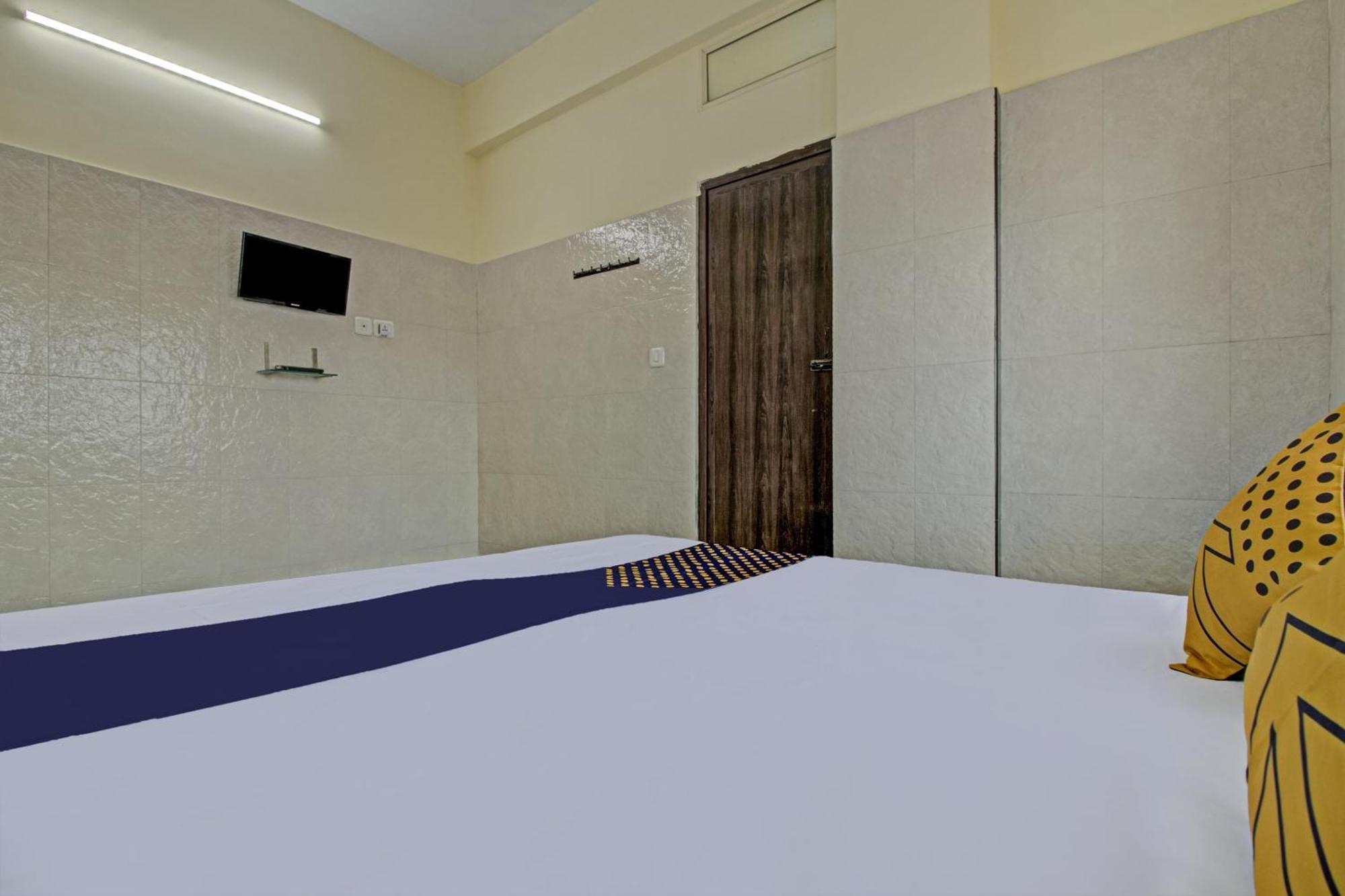 Spot On J P Tourist Home Kollam Ngoại thất bức ảnh
