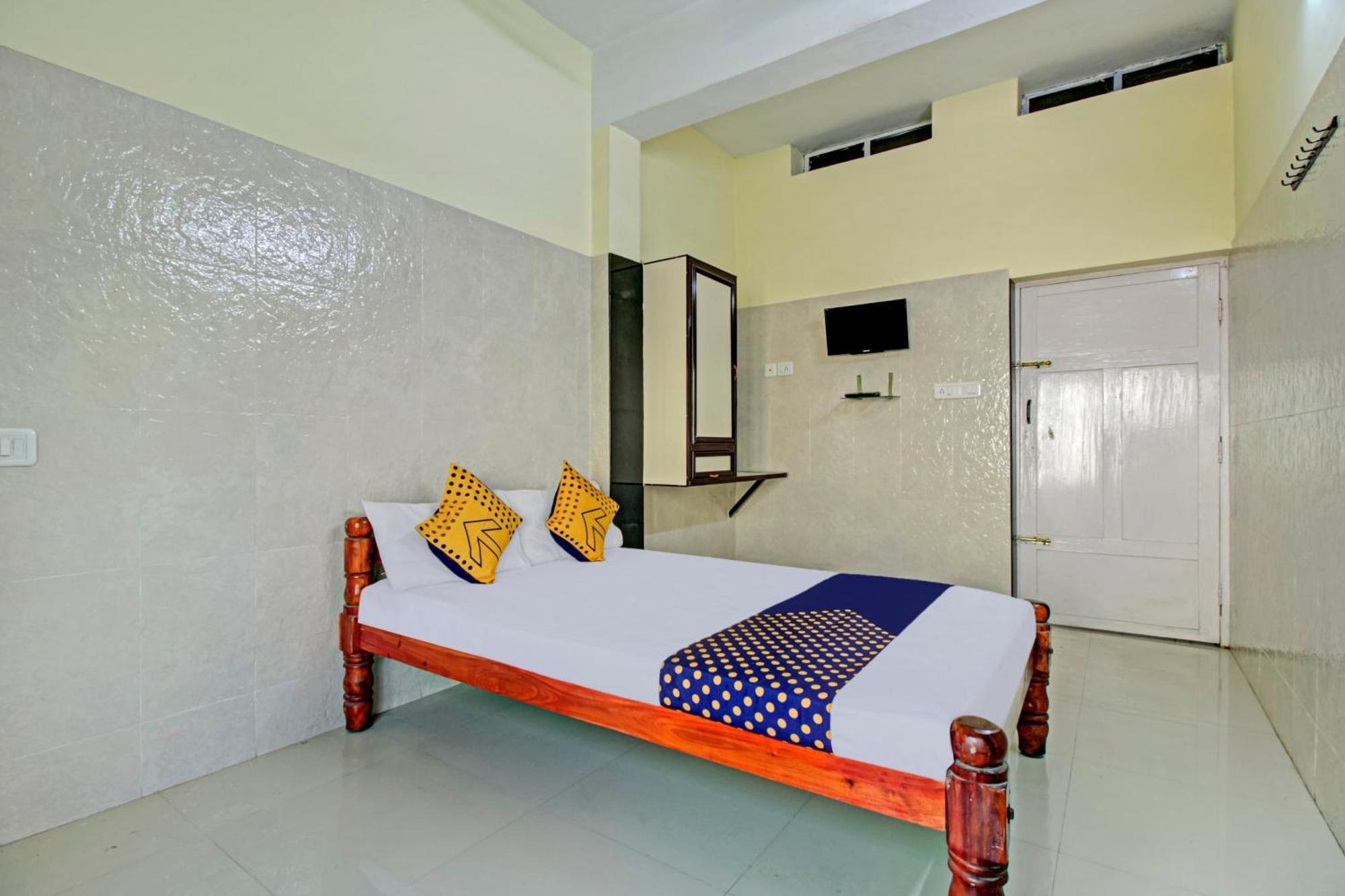 Spot On J P Tourist Home Kollam Ngoại thất bức ảnh