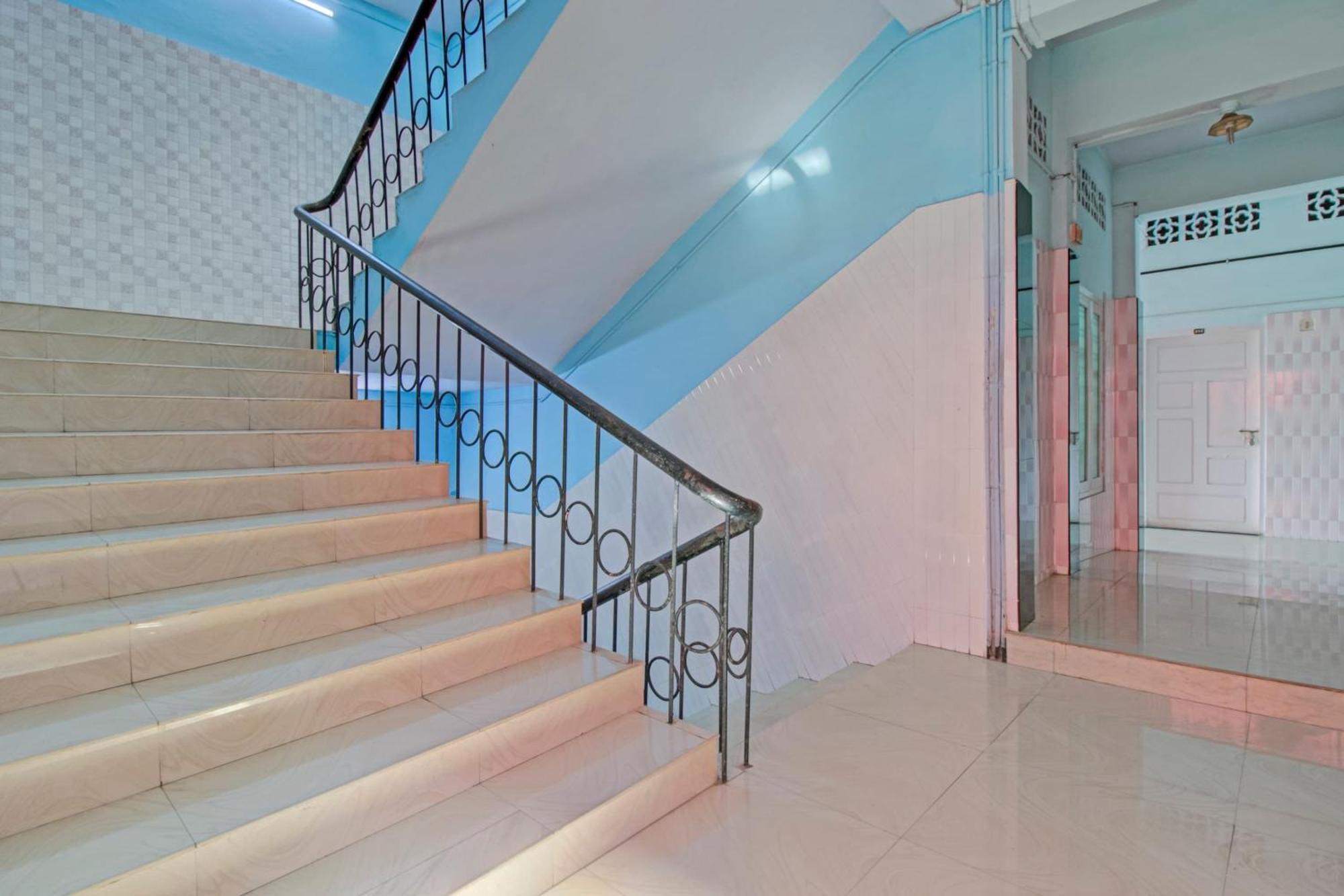 Spot On J P Tourist Home Kollam Ngoại thất bức ảnh
