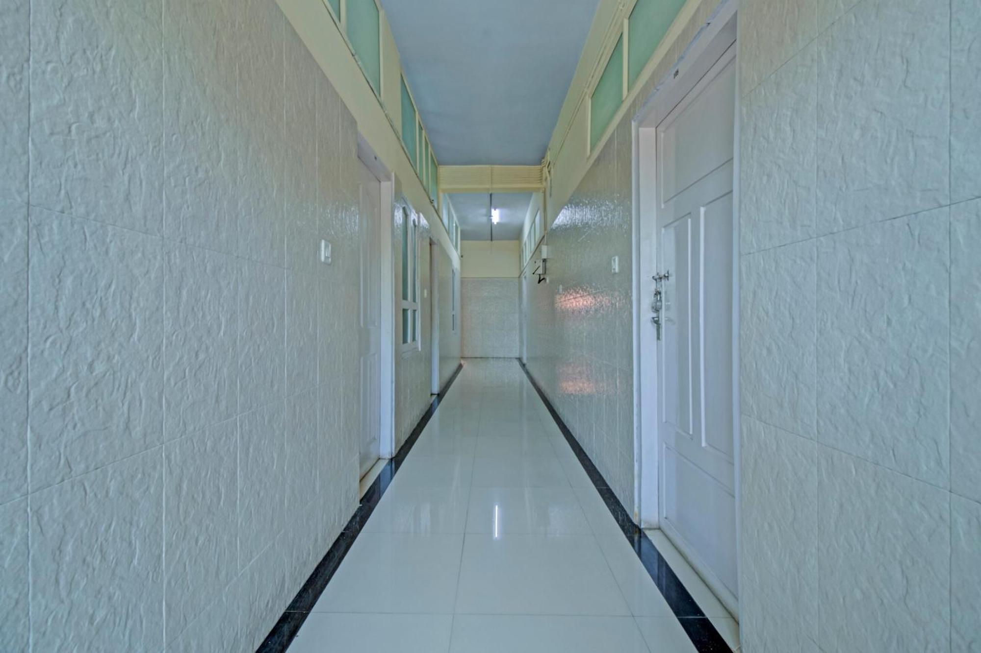 Spot On J P Tourist Home Kollam Ngoại thất bức ảnh